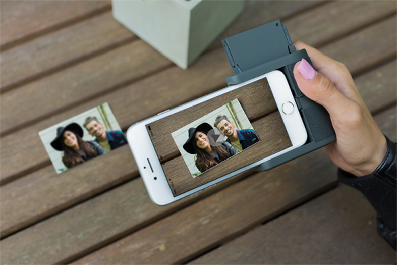 iPhoneで撮影した写真をその場でプリントアウト！ ポケットサイズの夢