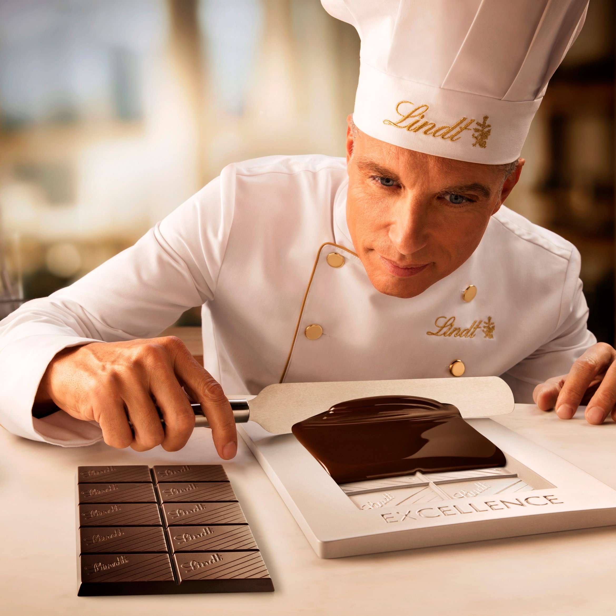 リンツ、発売30周年のロングセラー「エクセレンス」に 待望の