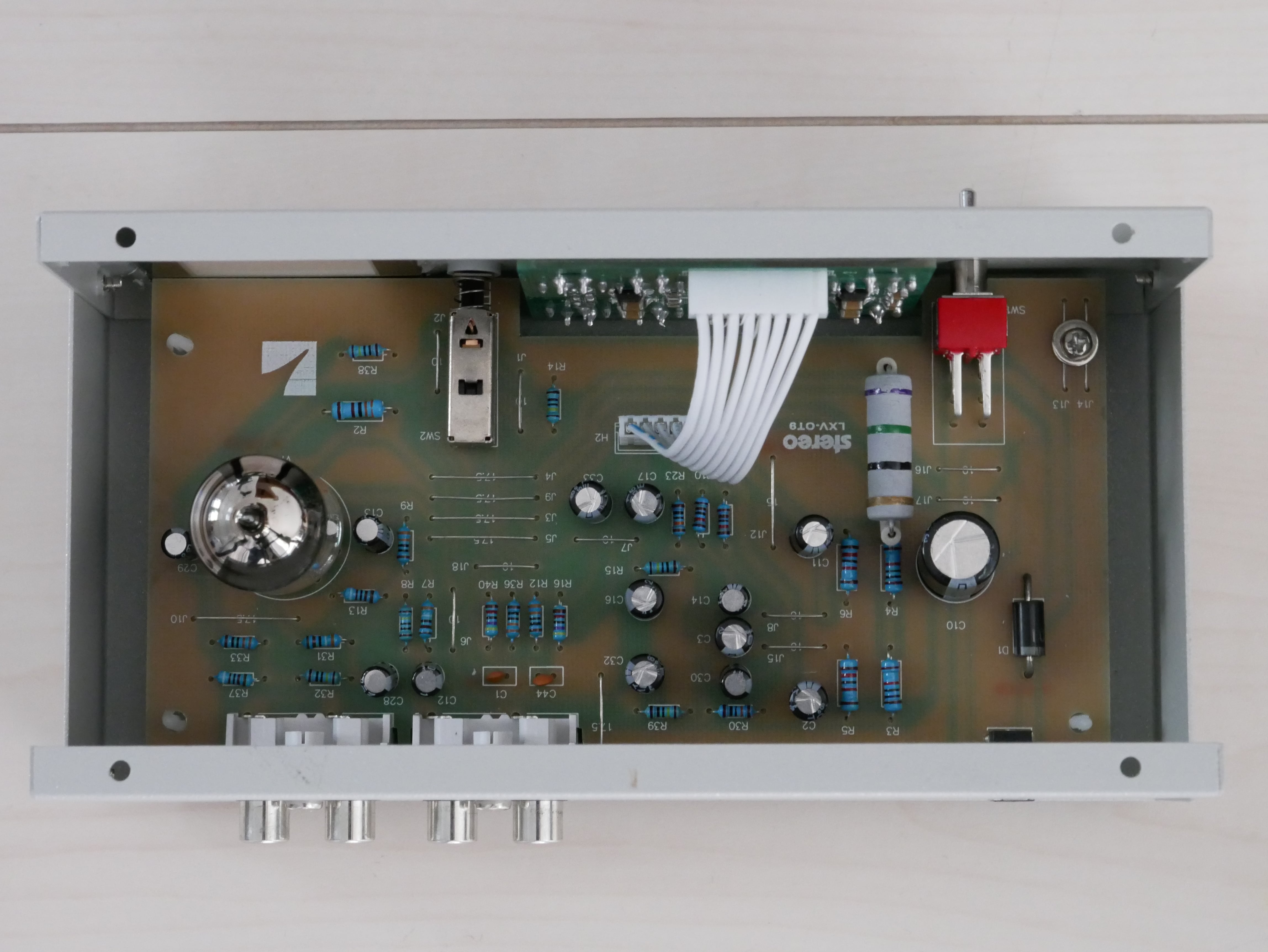 おうち時間の充実に最適！ ラックスマンの真空管グラフィック