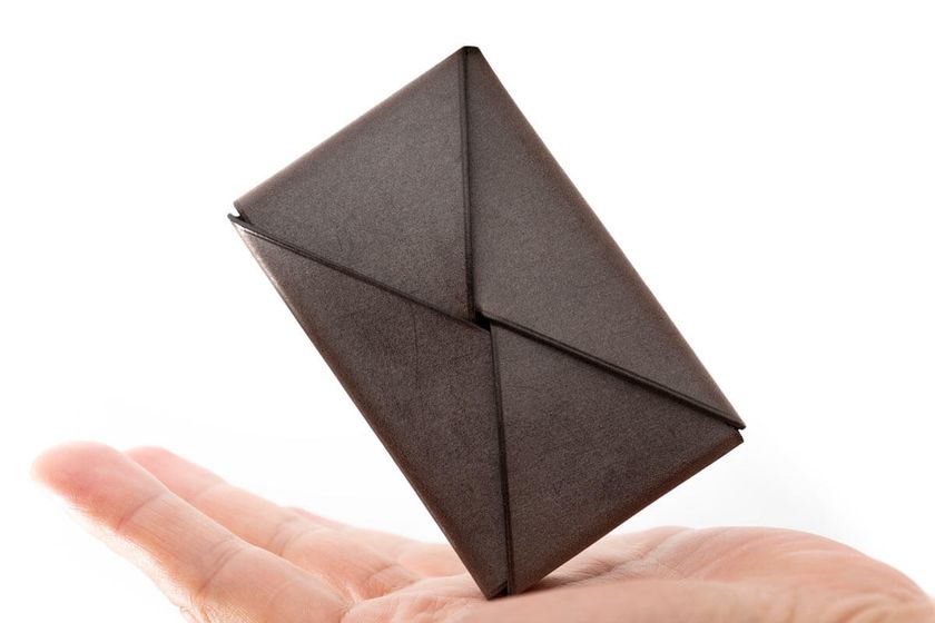 世界のデザイン賞7冠を達成した名刺入れが、 世界最小になってクラウド