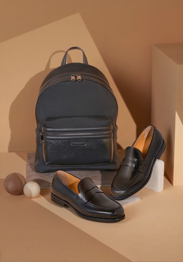 イタリアンレザーブランド「ア・テストーニ」 新ロゴの「AMEDEO