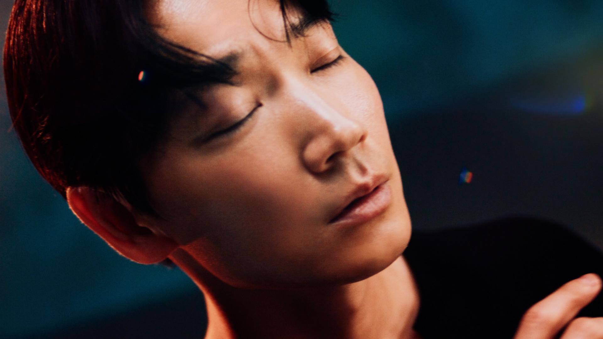 綾野剛、ハイセンス新CMに出演！ 『見えないものまで映し出す』篇を6月