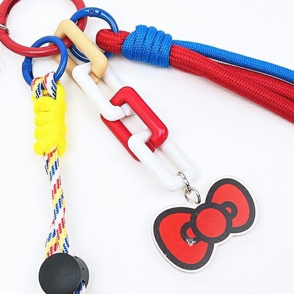 ハローキティのストラップチャームは着けているだけで存在感大