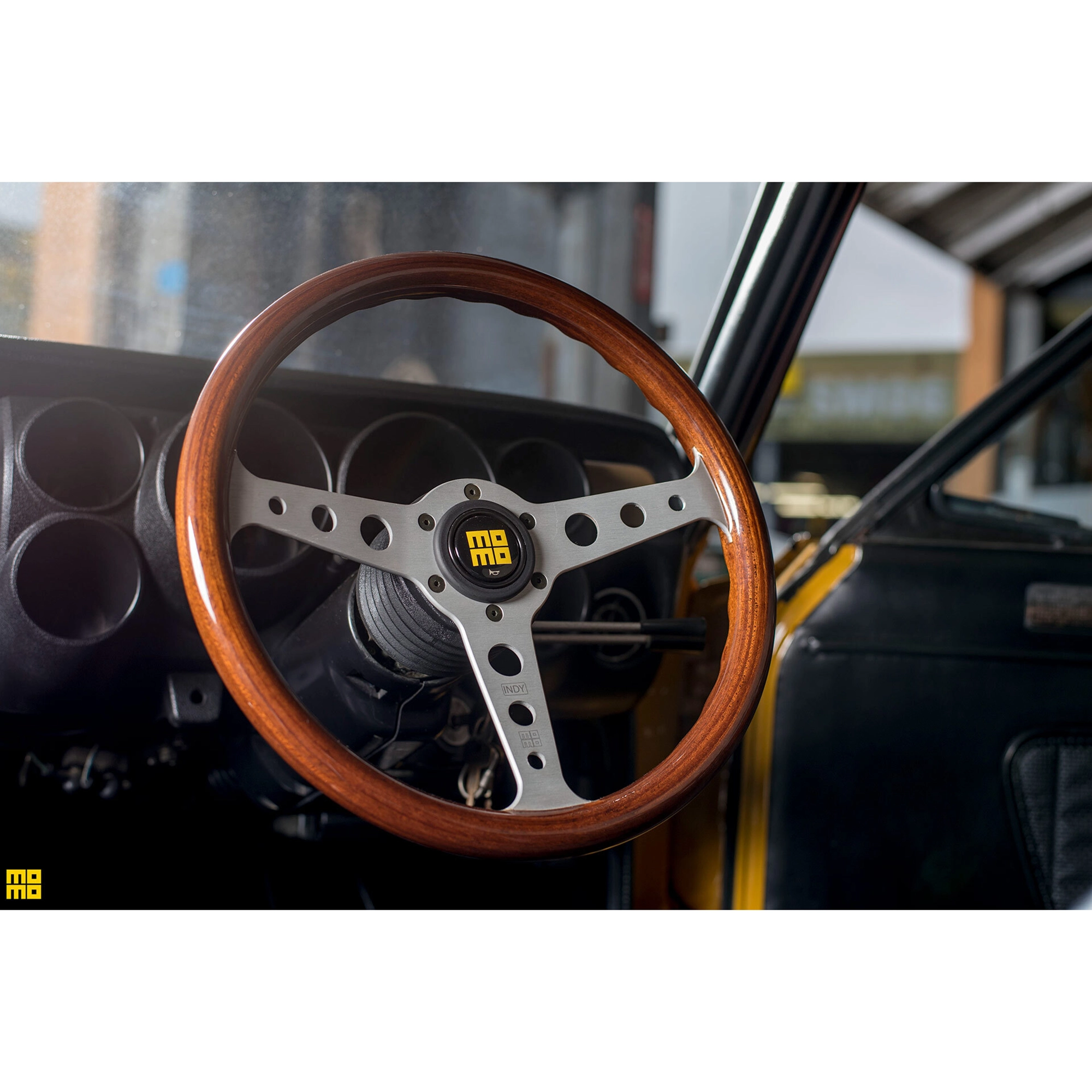 SUPER INDY ☆MOMO SUPER INDY モモ 旧車 ☆ MOMO ウッドステアリング