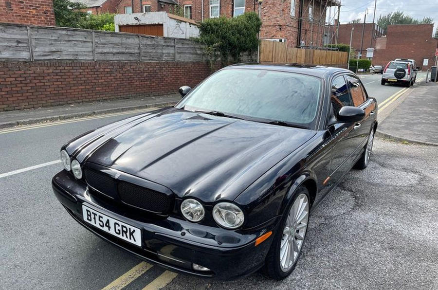 ジャガーXJ（X350系） アルミ・ボディにクラシカルな見た目 英国版中古