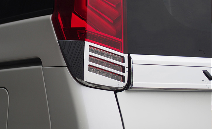 ノア・ヴォクシー80系用ジュエルLEDテールULTRA VALENTI(ヴァレンティ