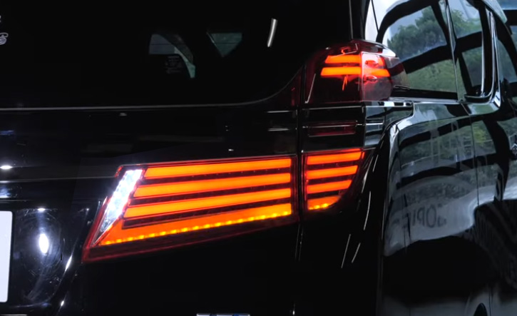 ヴェルファイア30系後期用ジュエルLEDテールULTRA VALENTI(ヴァレンテ