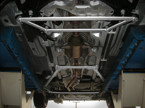 プリウス30系用ロアボディブレース・メンバーブレース TOM'S(トムス