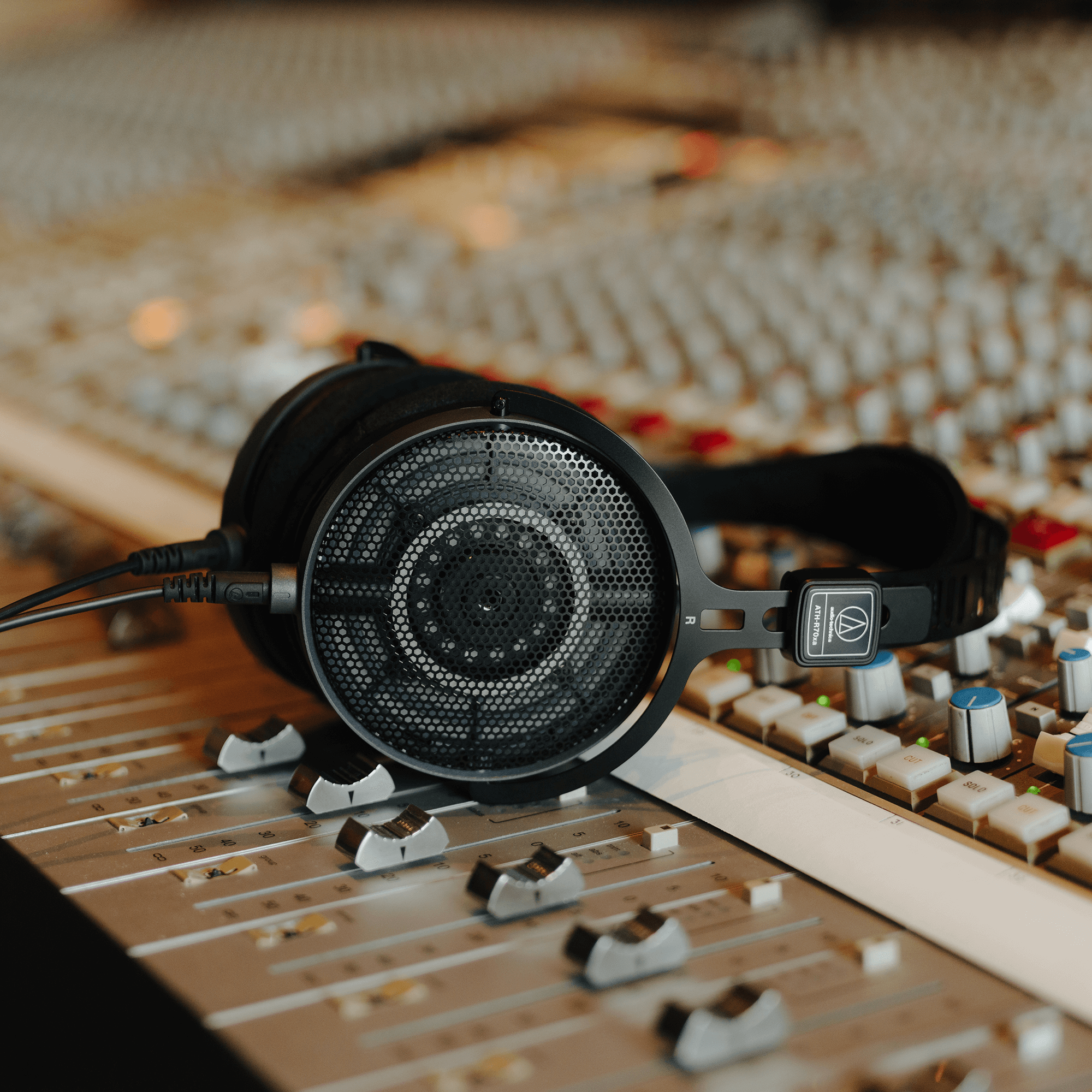 Professional Open-Back Reference Headphones | ATH-R70xa | Audio