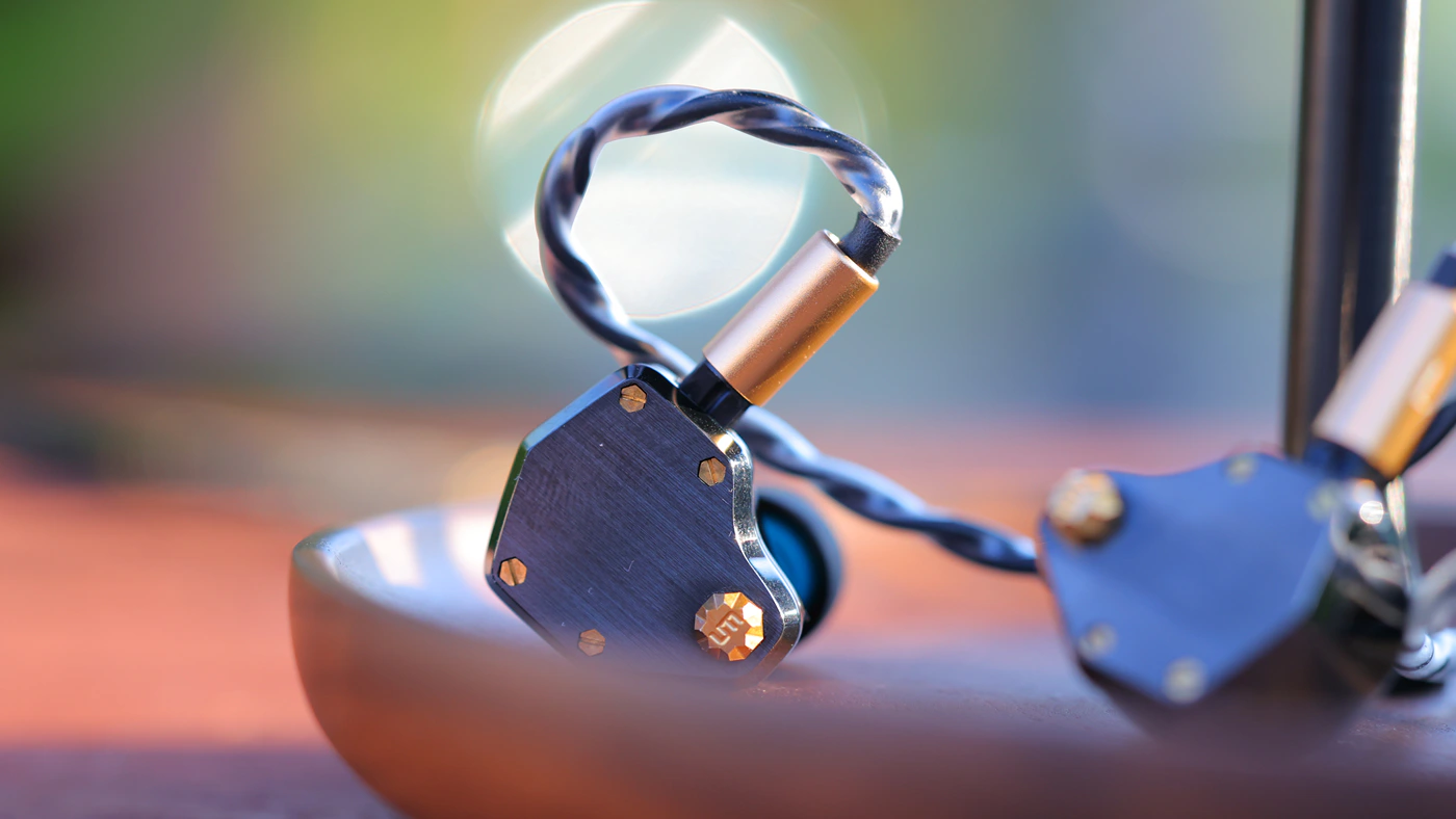 Unique Melody MEST Jet Black IEMs Review - Raven Of The Forgotten