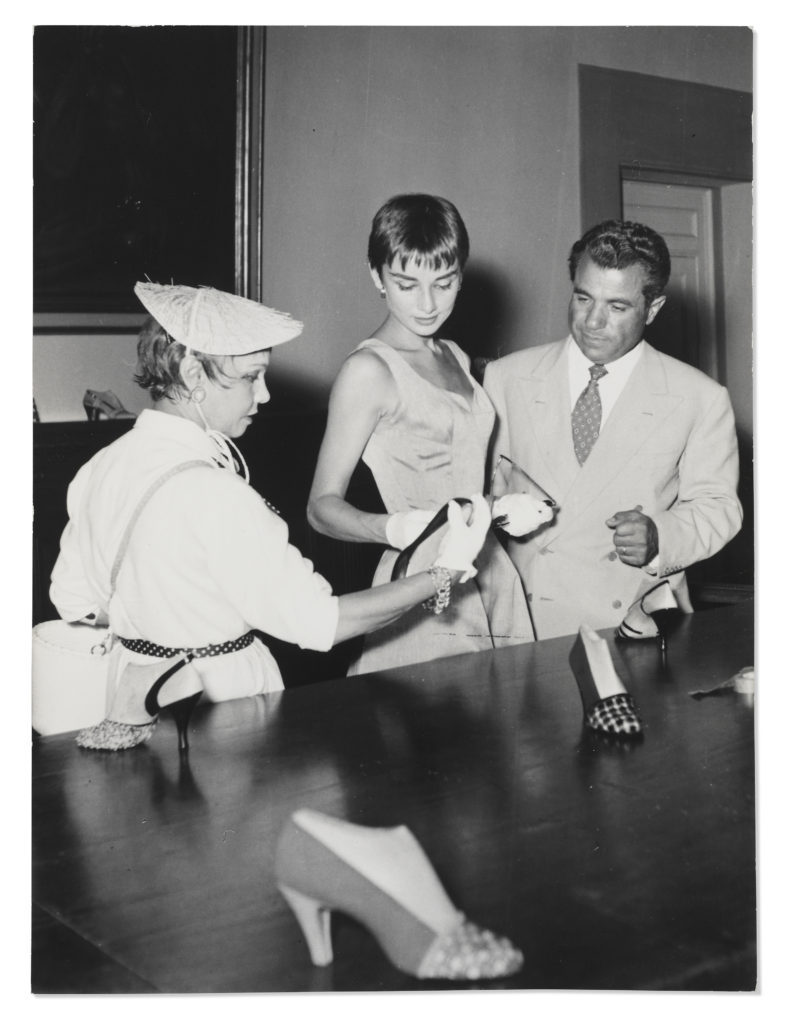 オードリー・ヘップバーンのフェラガモシューズ – AURA MAGAZINE