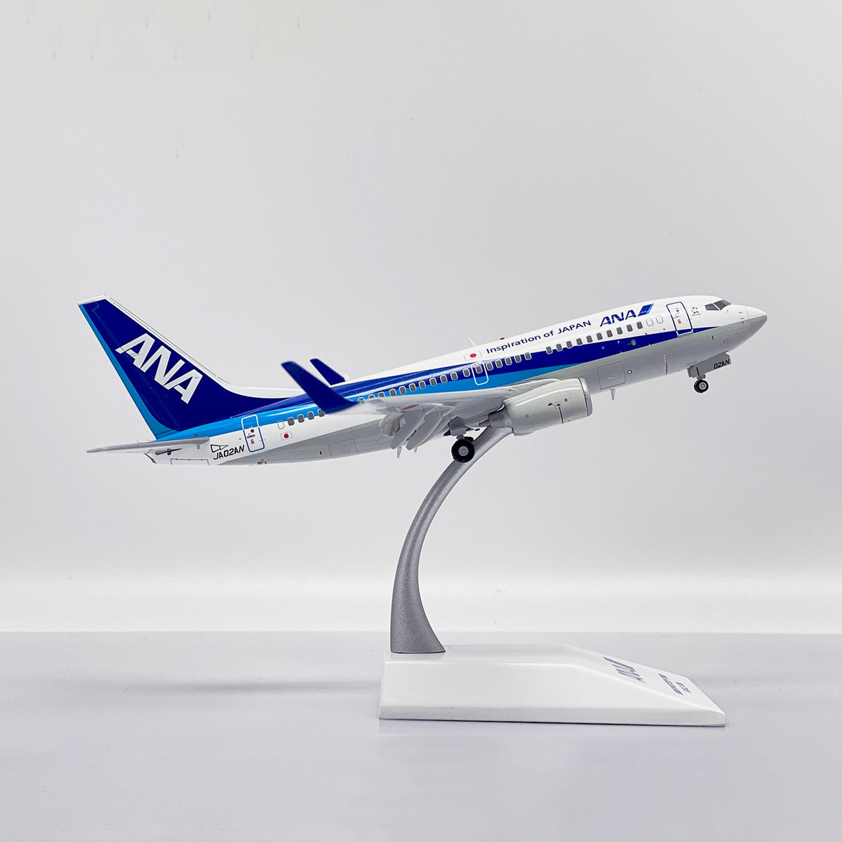 ANA Boeing 737 JA02AN Edition 1:200 Flaps Down Set – Aviationtag
