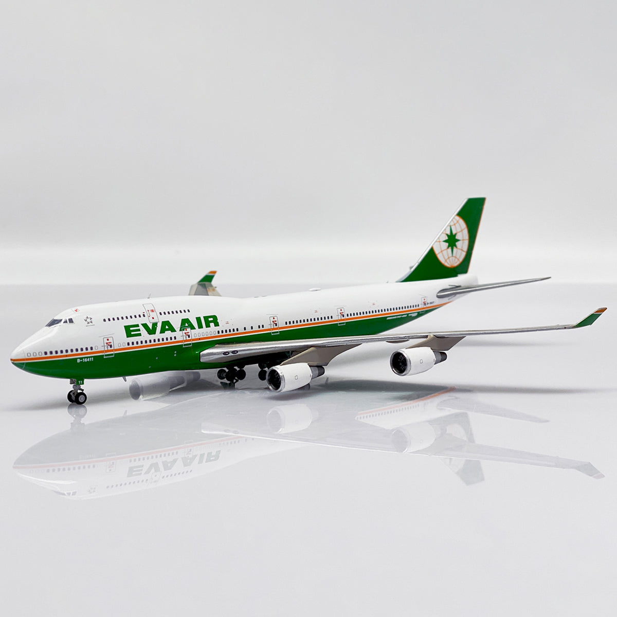 JC Wings X Aviationtag EVA Air Boeing 747 Airplane Model Edition 1:400