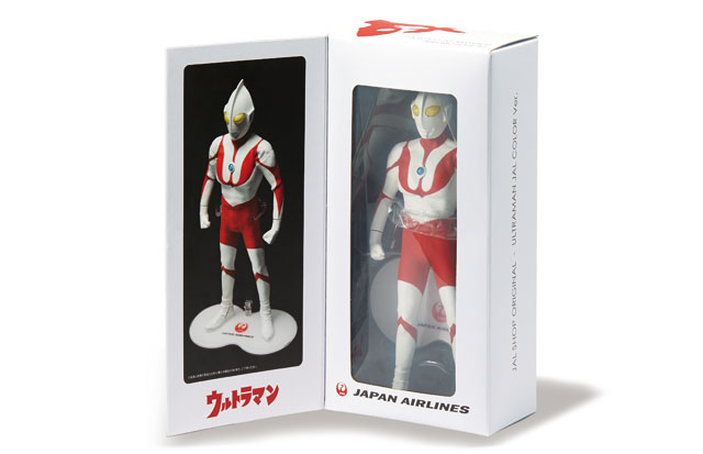 JAL、機内限定のウルトラマン 背中のファスナーも再現