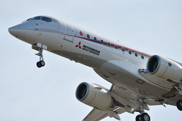 MRJが初飛行 YS-11以来53年ぶり、”11″並びの日