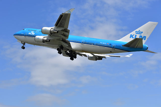 KLMオランダ航空、成田からジャンボ最終便 翼振り日本に別れ