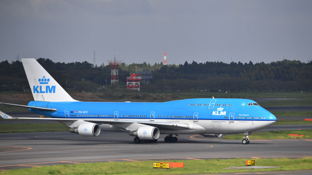 KLMオランダ航空、成田からジャンボ最終便 翼振り日本に別れ
