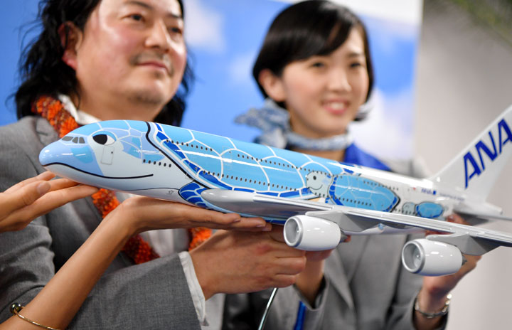 ANA A380 特別塗装モデル 1/200 ※エンジン脱落 ANA A380 特別塗装
