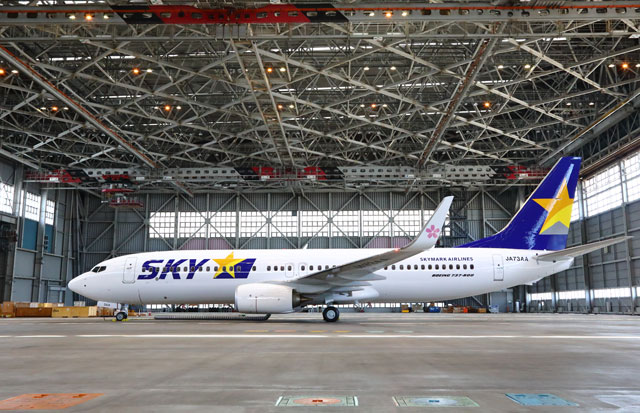 スカイマークの新737、翼端にサクラ咲く 27機体制に