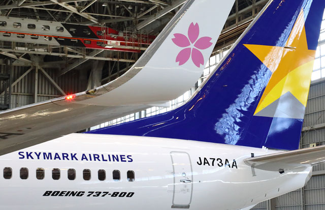 スカイマークの新737、翼端にサクラ咲く 27機体制に