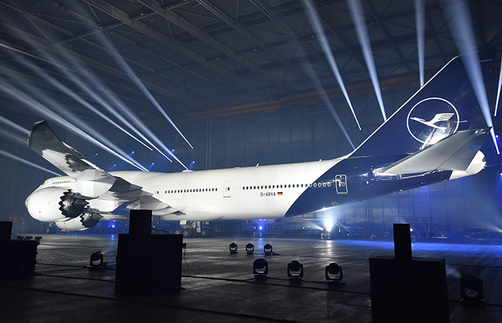 ルフトハンザ、新デザイン導入 ツル100周年、紺色に