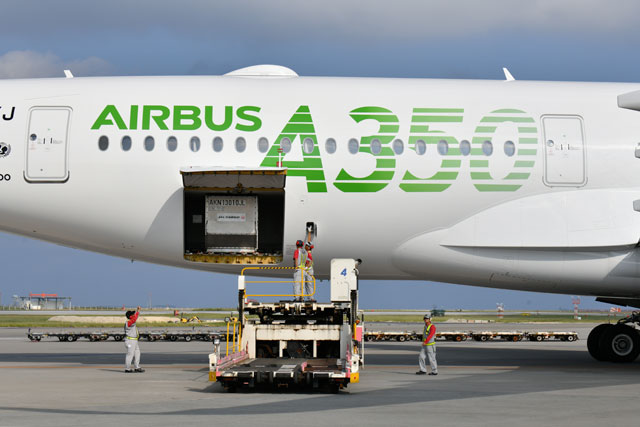 沖縄特産品運ぶ貨物室も公開 写真特集・JAL A350-900 JA03XJ（2）