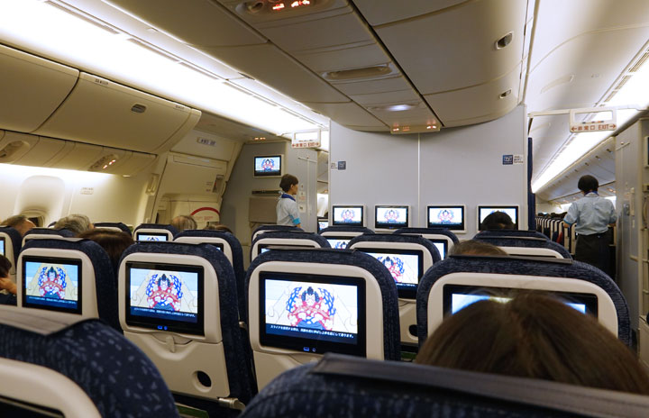 疲れにくい画面付き普通席 搭乗記・ANA 777国内線新仕様機（前編）
