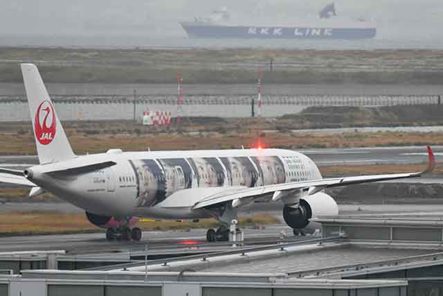 JALの6代目嵐JET就航 初便が札幌へ、A350特別塗装機