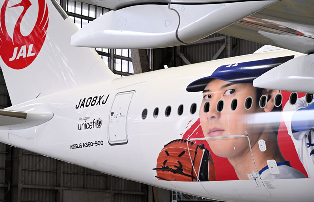 JAL、大谷選手「DREAM SHO JET」就航 新千歳の青空舞う