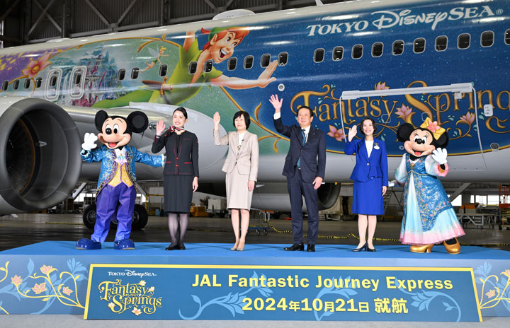 JALとディズニー、767特別塗装機お披露目 アナ雪やピーター・パン