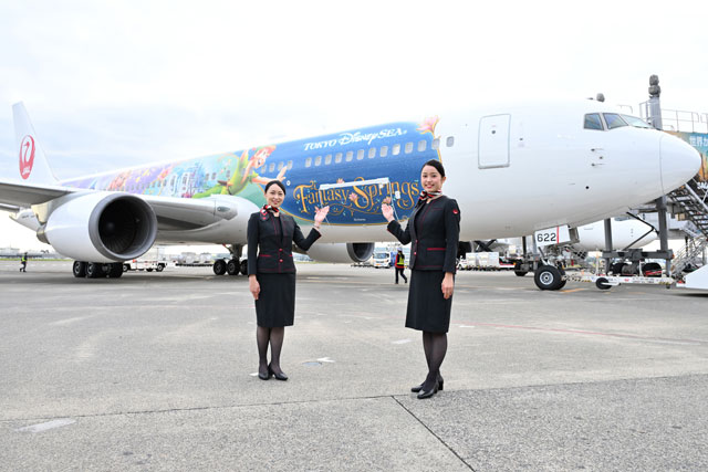 JAL、ディズニー特別塗装機が就航「ファンタジースプリングス」テーマに