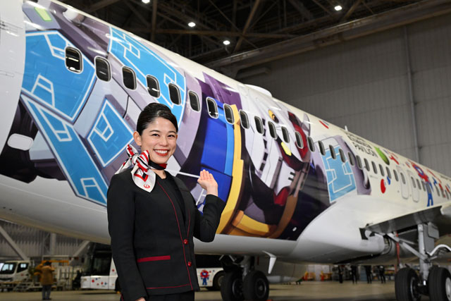 JAL、万博仕様のガンダムデザイン機 国内線737、3/3就航