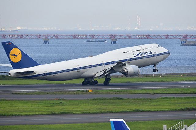 ルフトハンザ、レトロ塗装747-8が羽田飛来 再開後初、1年4カ月ぶり