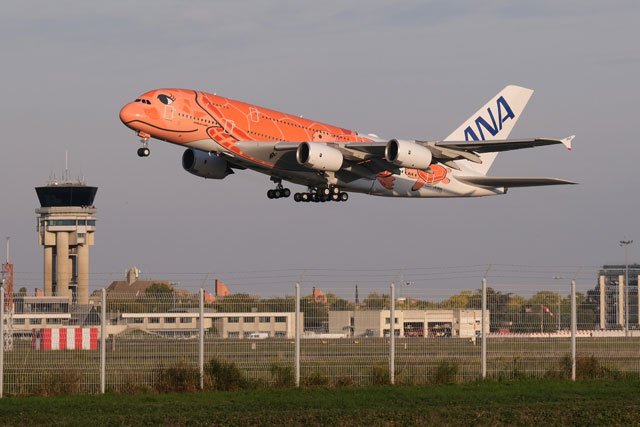 ANAのA380オレンジ3号機、トゥールーズ離陸し成田へ