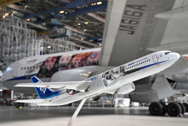 左右異なるデザインで炭治郎ら描く 写真特集・ANA鬼滅の刃じぇっと -壱-