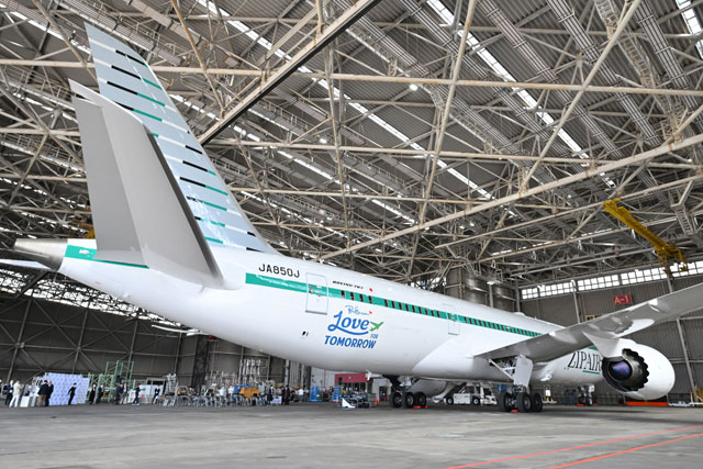 ZIPAIR、ロンハーマンとコラボ 初の特別塗装機は新造機JA850J