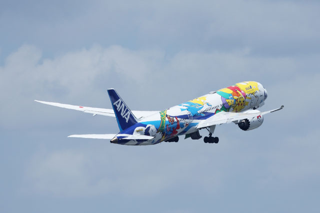 ANA、ピカチュウジェット就航 7年ぶりポケモン描く