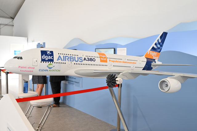 総2階建てA380、初飛行20周年 次世代エンジン試験も