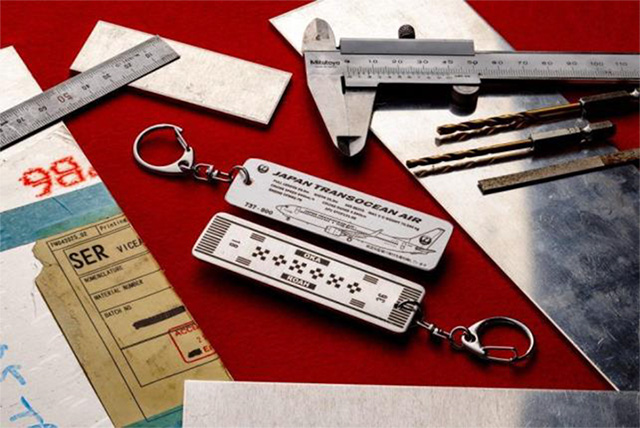 JTA、廃材アルミをキーホルダーに 整備士手作り品、機内で数量限定