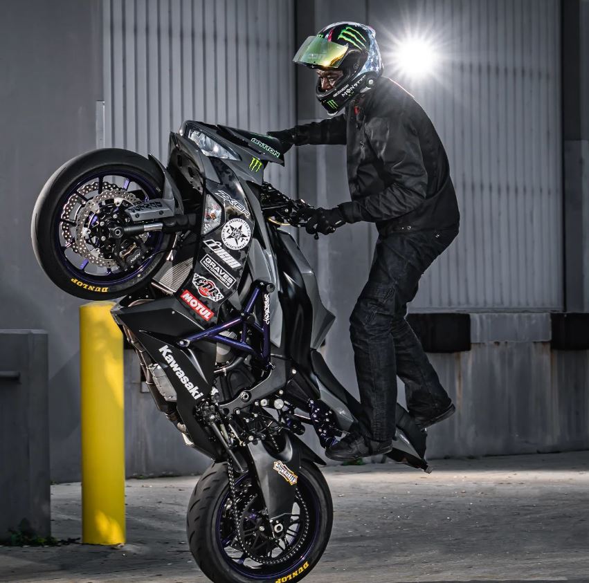 ZX4R 好きなポジションに設定できるアルミサブケージ｜AxxL