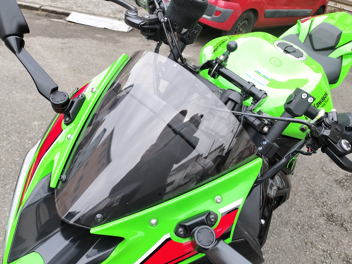 ZX6R (19-23) のポジションを改善できるフルキット| AxxL