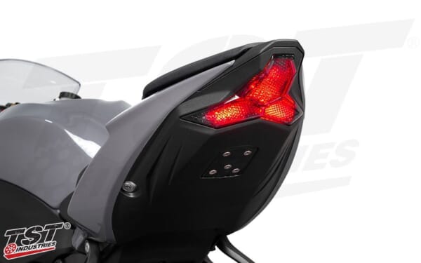 TST Industries ZX-25R ウィンカー内蔵LEDテールライト｜AxxL