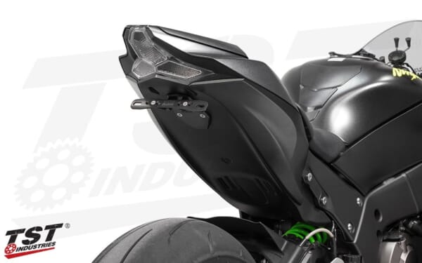 TST Industries ZX-10R (16-)ウィンカー内蔵LEDテールライト｜AxxL