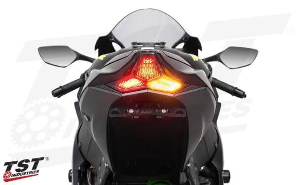 TST Industries ZX-10R (16-)ウィンカー内蔵LEDテールライト｜AxxL