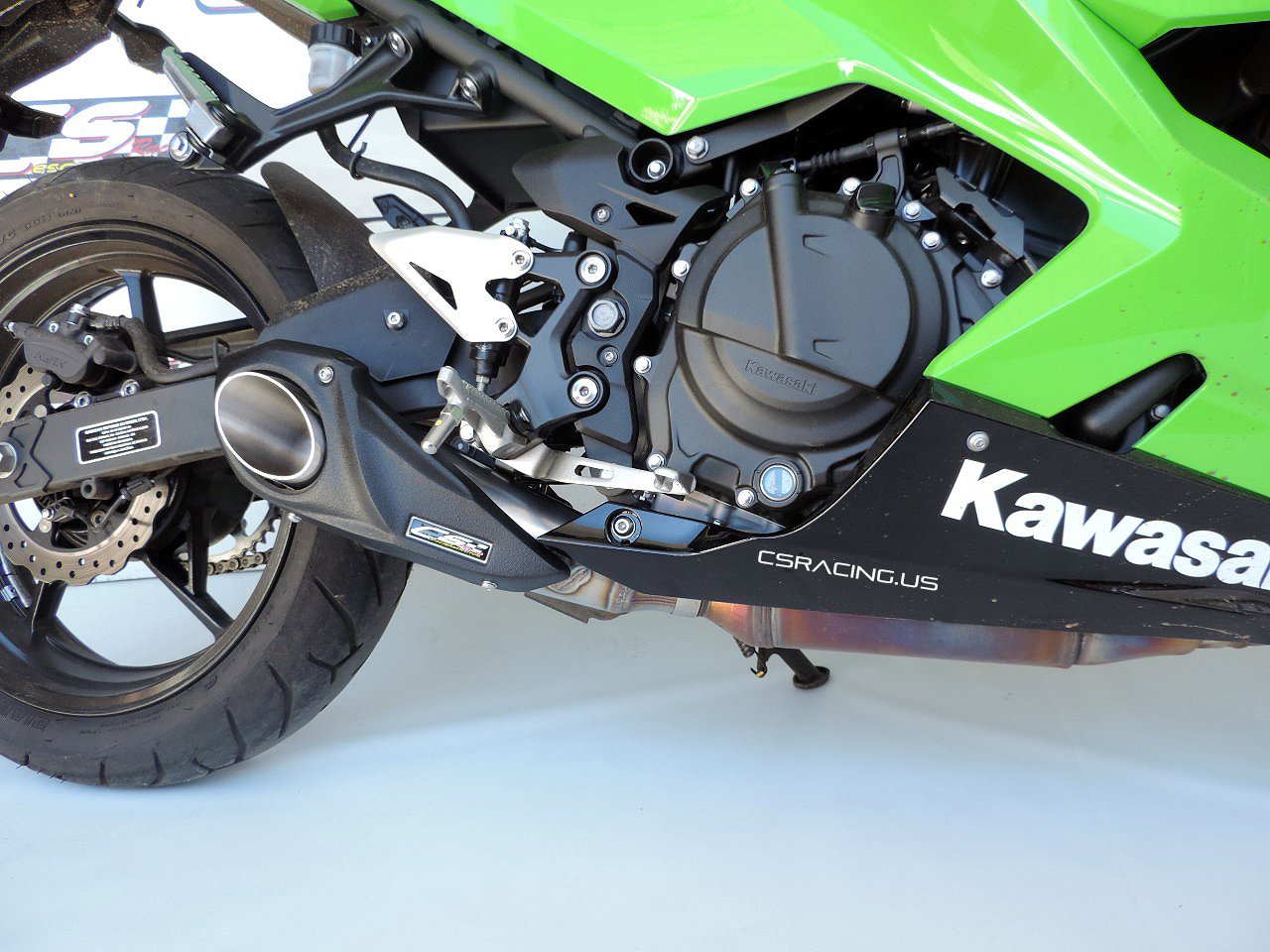 NINJA400/Z400(18-)用 MOTOGPのようなサイド出しマフラー！｜AxxL