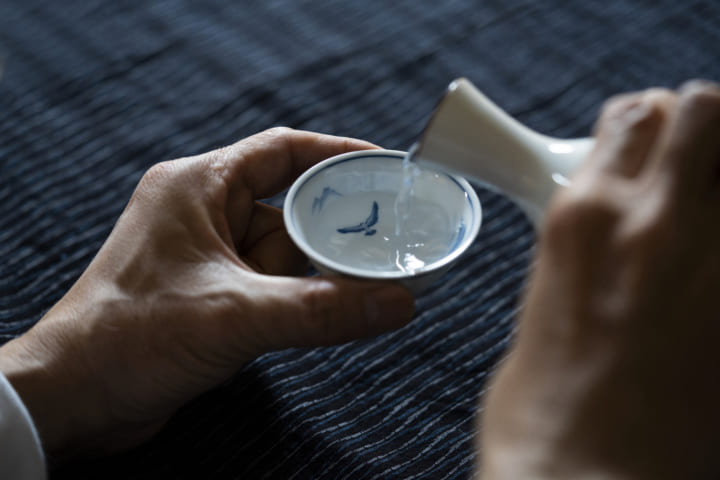 昭和六十年四月 新会社発足記念 日本たばこ産業 純銀 銀盃 酒器 木