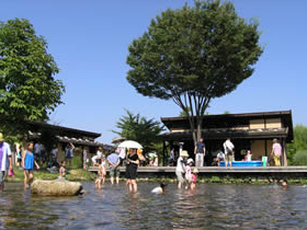 水辺の休憩所｜施設情報・園内マップ｜国営アルプスあづみの公園 堀金