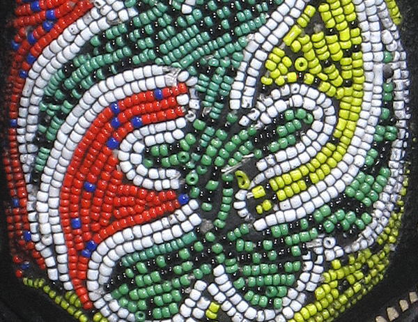 ビーズマスク<アフリカの仮面(木彫り)：アフリカ雑貨アザライ