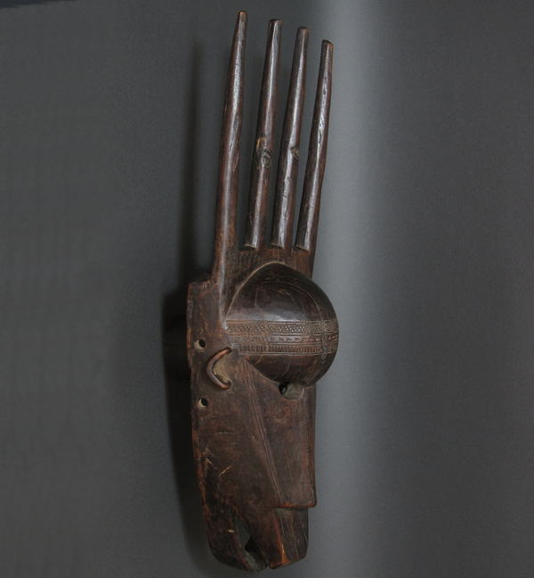 四本角のマスク<アフリカの仮面(木彫り)：アフリカ雑貨アザライ