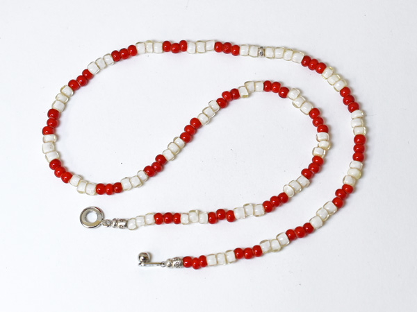 2306】赤と白のホワイトハーツビーズネックレス,とんぼ玉,アンティーク